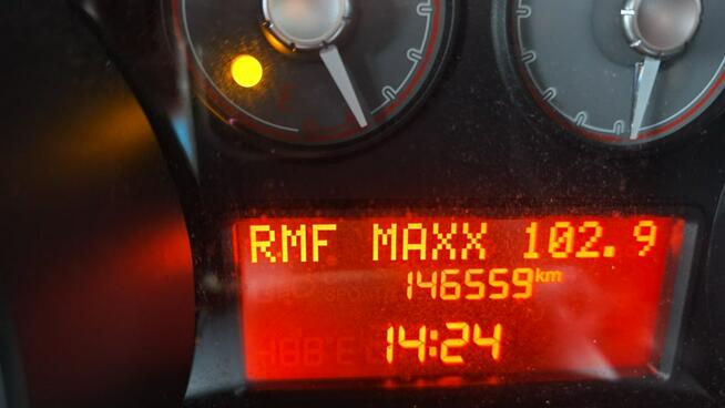 Fiat Punto 1,4 78 KM.wersja sporting. czarny sufit klima ALU 16