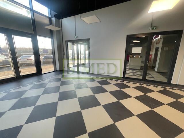 Showroom ,parter, 5 m wysokość, dostęp 24h,ochrona