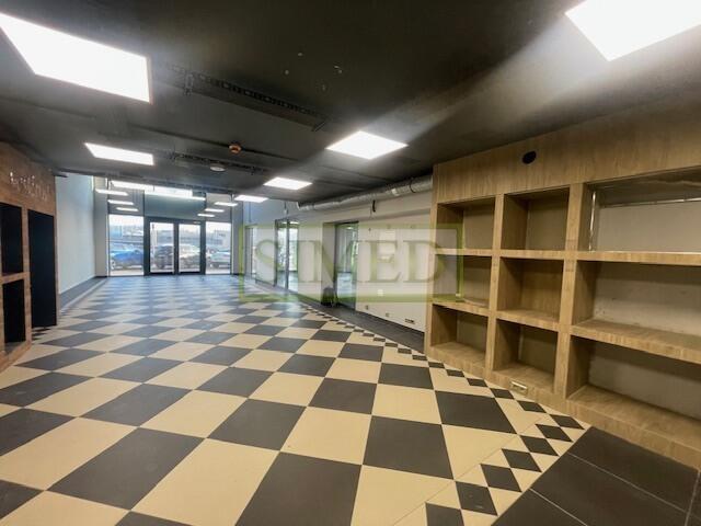 Showroom ,parter, 5 m wysokość, dostęp 24h,ochrona