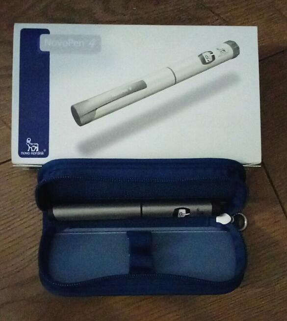 NovoPen 4 - wstrzykiwacz do insuliny/ srebrny, nowy
