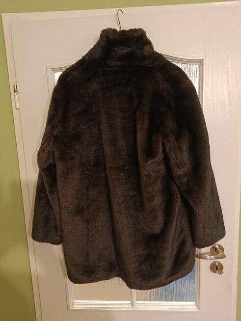 Palto w kolorze brązowym