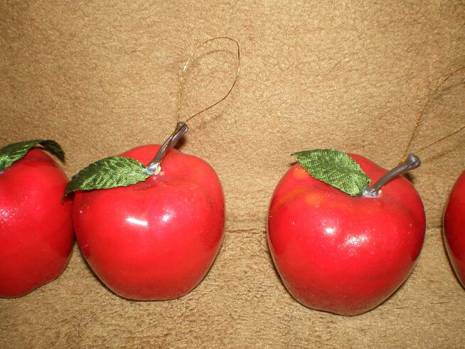 Zestaw 6 używanych, ale w dobrym stanie, bombek choinkowych