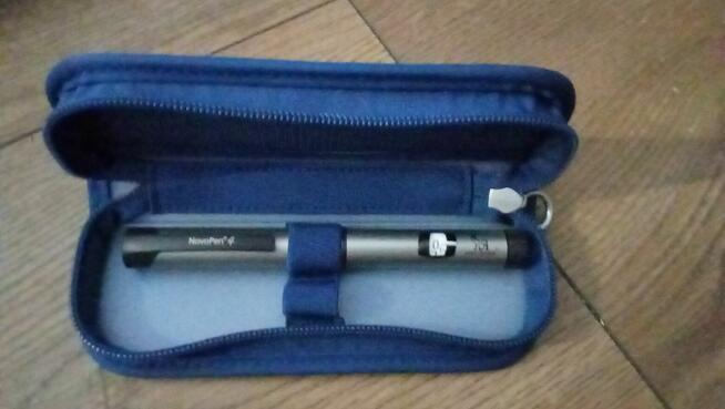 NovoPen 4 - wstrzykiwacz do insuliny/ srebrny, nowy