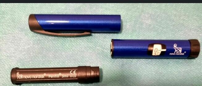 NovoPen 4 - wstrzykiwacz do insuliny - nowy / niebieski