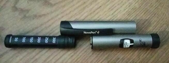 NovoPen 4 - wstrzykiwacz do insuliny/ srebrny, nowy