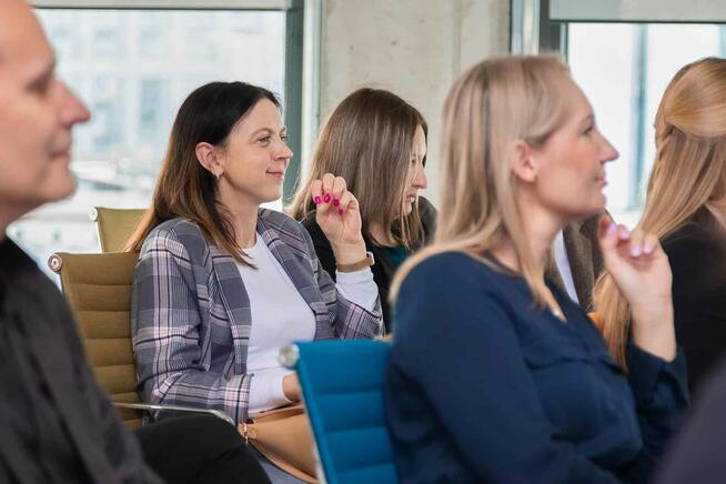 Pomoc w sprzedaży, wynajmie lub kupnie, najmie nieruchomości.