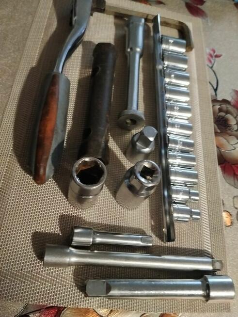 Zestaw kluczy nasadowych i inne