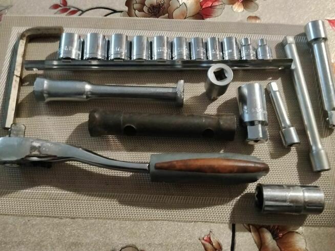 Zestaw kluczy nasadowych i inne