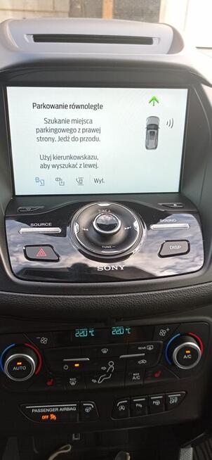 FORD ESCAPE 2.0 EcoBoost 4x4 242 KM Titanium