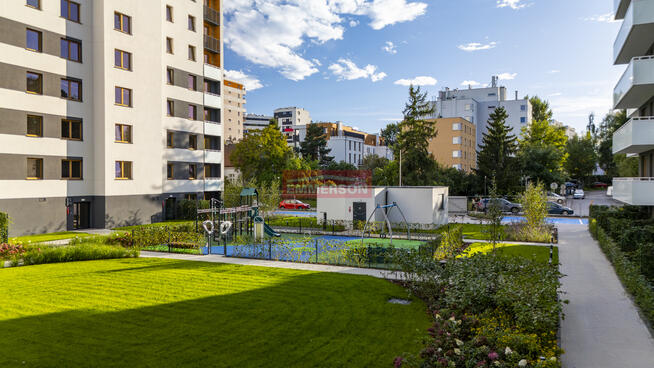 Dwustronne z balkonem 11 m2 | Tramwaj