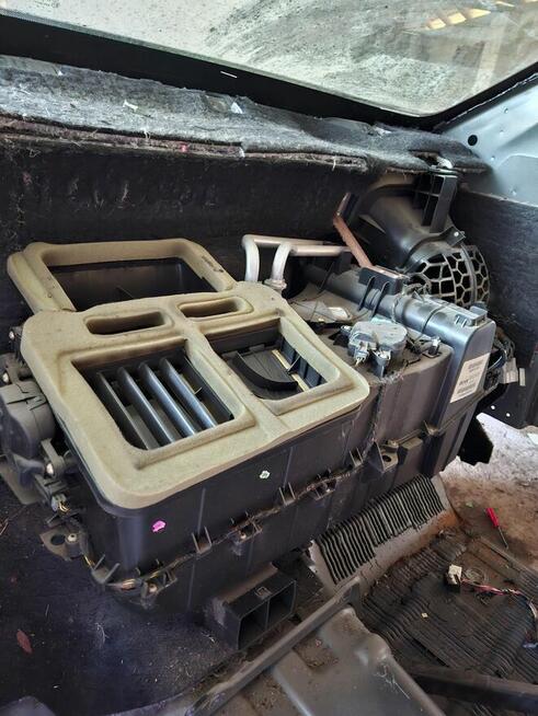 Sprzedam części Chrysler Aspen 5.7