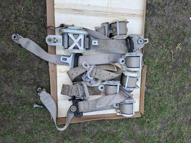 Sprzedam części Chrysler Aspen 5.7