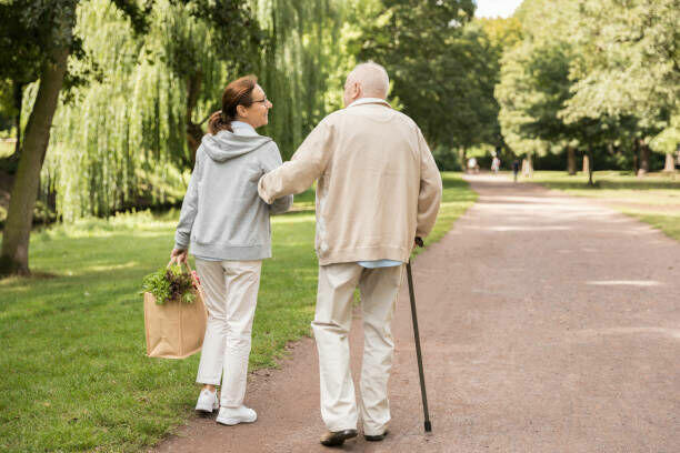 Szukam pracy jako opiekunka osób starszych