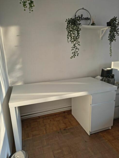 Biurko białe matowe Ikea