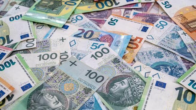 OBSŁUGUJEMY PAŃSTWA WE WSZYSTKICH DZIEDZINACH POŻYCZEK FINAN