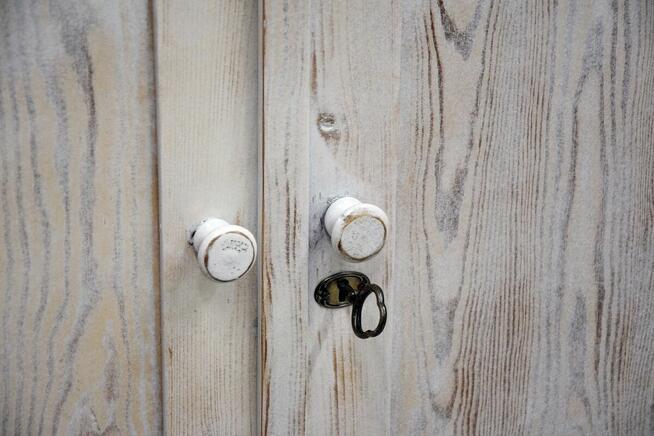 komoda z drewna sosnowego - jak nowa