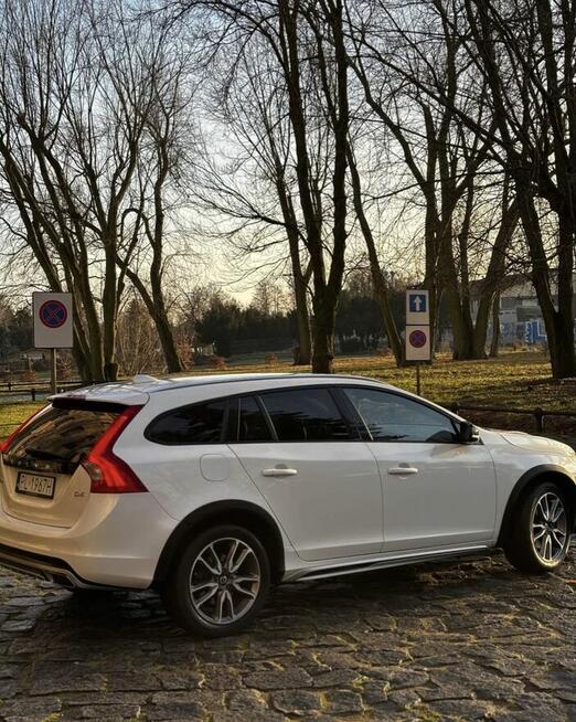 Volvo V60 Cross Country Momentum Pro