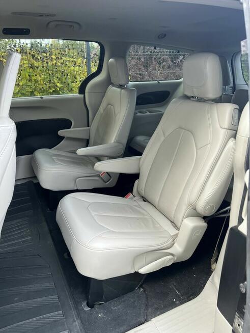 Chrysler Pacifica 7 osobowy 2018, 3.6 V6 291 koni, monitory