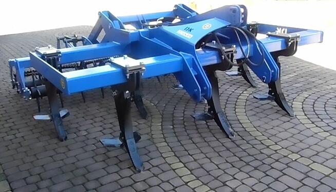 Pług dłutowy bezorkowy mulczujący M- CENTAUR firmy DZIEKAN