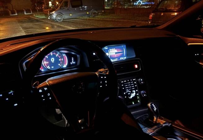 Volvo V60 Cross Country Momentum Pro