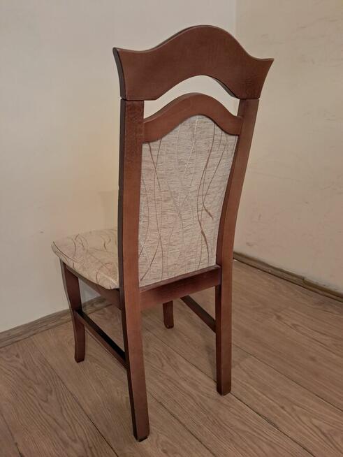 Krzesła drewniane z wysokim oparciem (2 szt.), do sprzedania