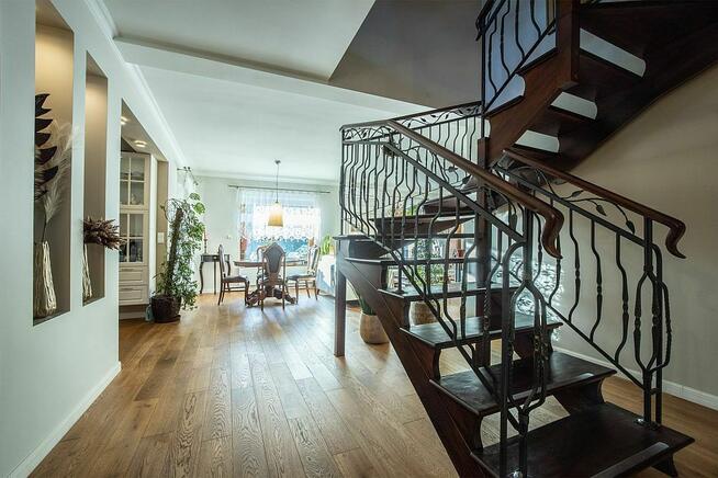 Elegacki dom na Złotnie- spokojna i cicha ulica