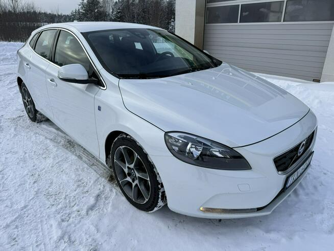 Volvo V40 1.6D Ocean Race Virtual Skóra PDC Alu Biała Perła Carpass