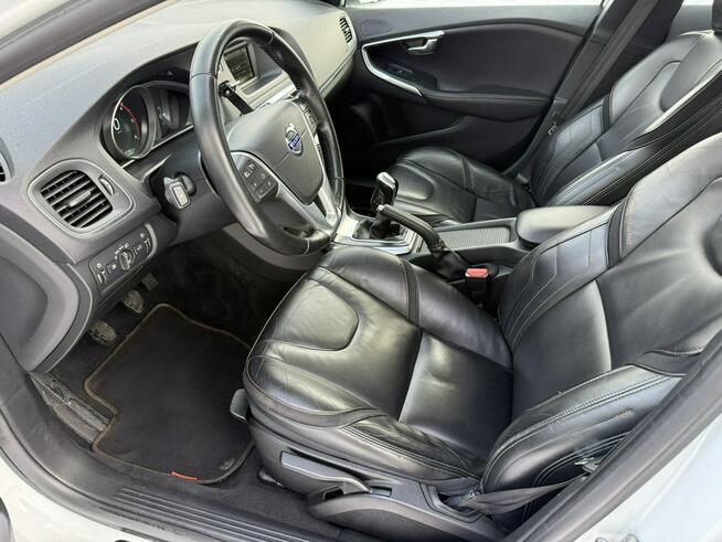 Volvo V40 1.6D Ocean Race Virtual Skóra PDC Alu Biała Perła Carpass