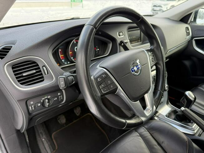 Volvo V40 1.6D Ocean Race Virtual Skóra PDC Alu Biała Perła Carpass