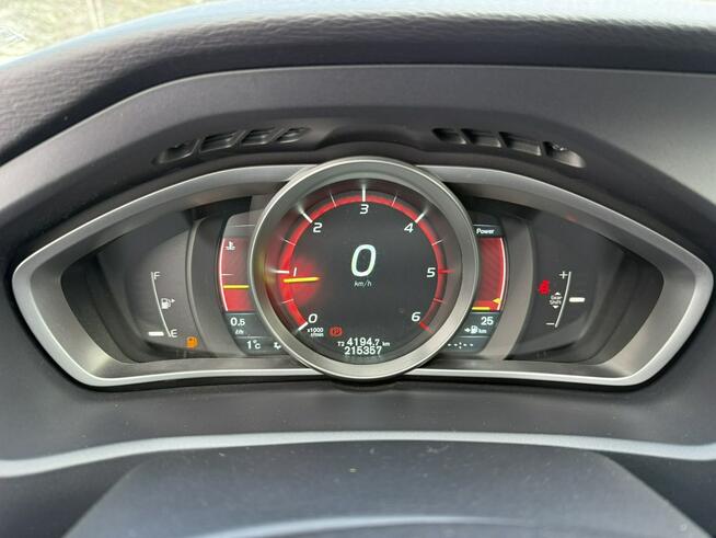 Volvo V40 1.6D Ocean Race Virtual Skóra PDC Alu Biała Perła Carpass