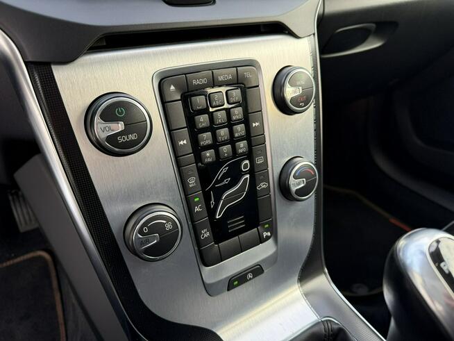 Volvo V40 1.6D Ocean Race Virtual Skóra PDC Alu Biała Perła Carpass