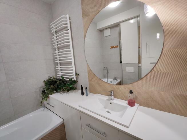 Bezczynszowy segment z ogródkiem obok lasu