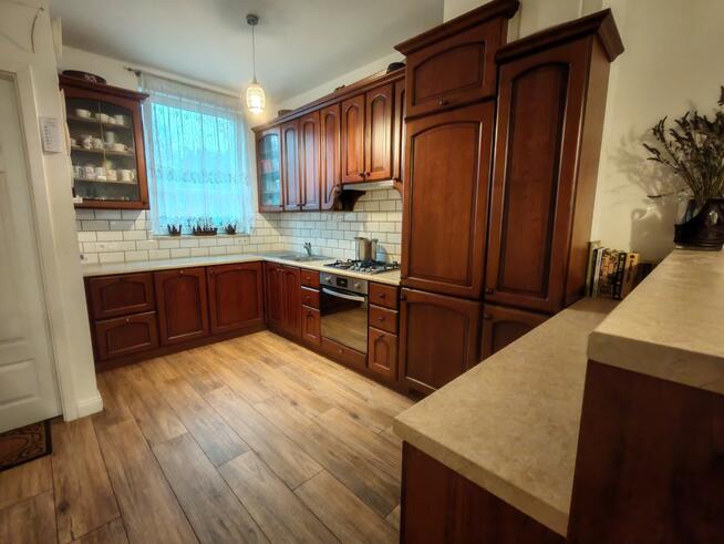 Bezczynszowy segment z ogródkiem obok lasu