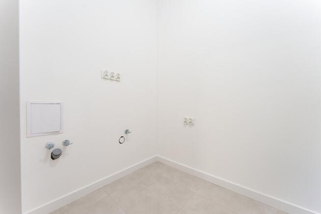 3 pok. po gen. remoncie, pokój kąpielowy, pralnia