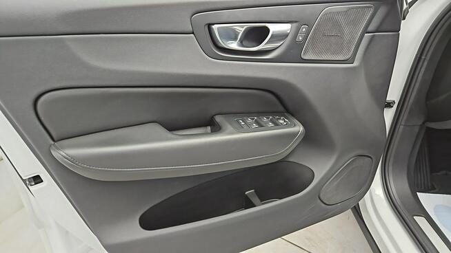 Volvo XC 60 B4 D AWD Core aut ! Z Polskiego Salonu ! Faktura Vat !