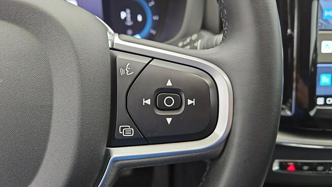 Volvo XC 60 B4 D AWD Core aut ! Z Polskiego Salonu ! Faktura Vat !