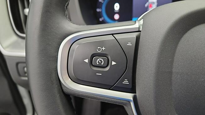 Volvo XC 60 B4 D AWD Core aut ! Z Polskiego Salonu ! Faktura Vat !