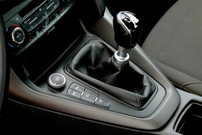 Ford Focus park assist, niski przebieg, podgrzewane fotele, klimatyzacja automat