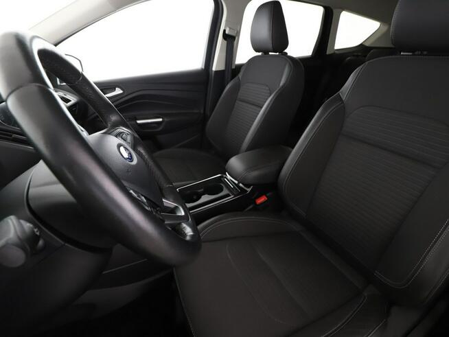 Ford Kuga Niski przebieg Navi Czujniki parkowania Klimatyzacja Podgrzewane fotel