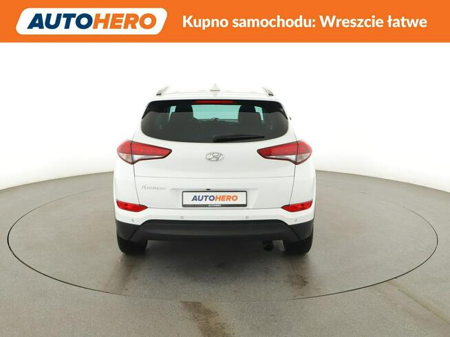 Hyundai Tucson navi klima auto grzane fotele kamera i czujniki parkowania