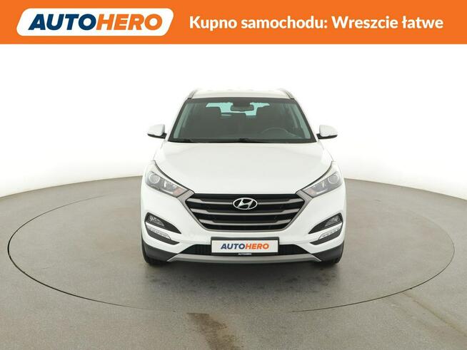 Hyundai Tucson navi klima auto grzane fotele kamera i czujniki parkowania