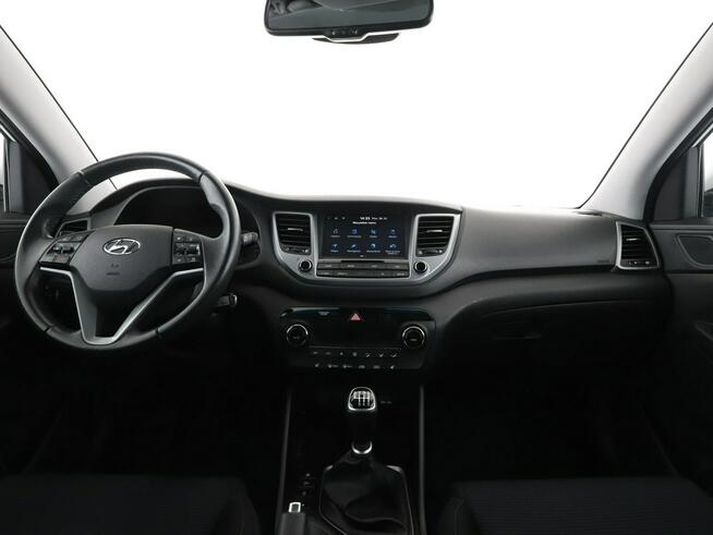 Hyundai Tucson navi klima auto grzane fotele kamera i czujniki parkowania