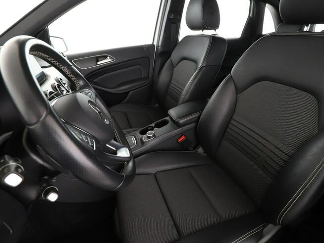 Mercedes B 180 automat full LED navi klima czujniki parkowania