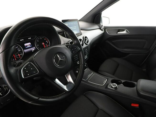 Mercedes B 180 automat full LED navi klima czujniki parkowania
