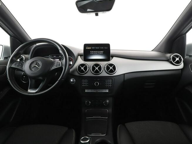 Mercedes B 180 automat full LED navi klima czujniki parkowania