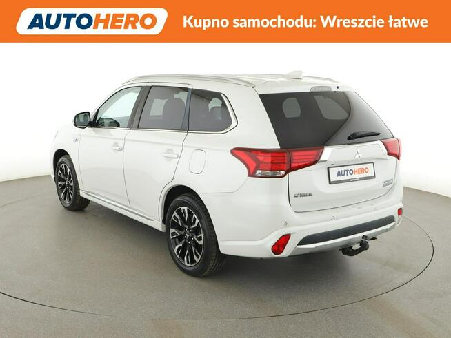 Mitsubishi Outlander PHEV 4x4 skopra full LED navi klima auto szyberdach kamera 360