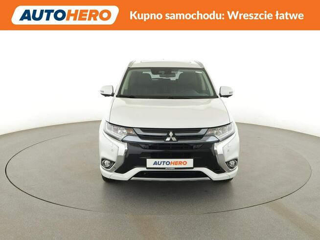 Mitsubishi Outlander PHEV 4x4 skopra full LED navi klima auto szyberdach kamera 360