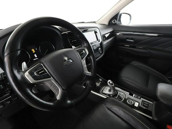 Mitsubishi Outlander PHEV 4x4 skopra full LED navi klima auto szyberdach kamera 360