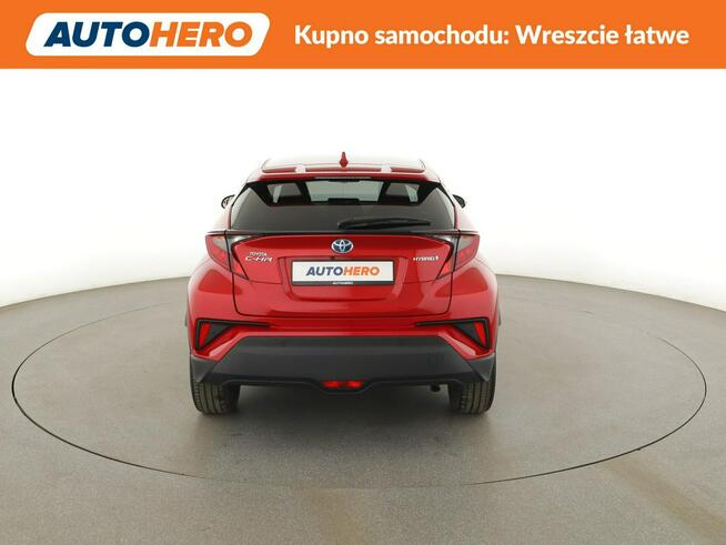 Toyota C-HR lift niski przebieg navi kamera grzane fotele ACC