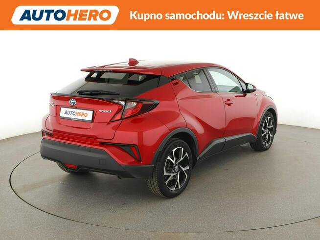 Toyota C-HR lift niski przebieg navi kamera grzane fotele ACC